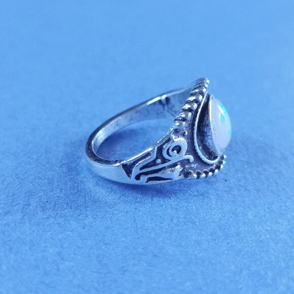 Vintage-Inspired Bohemian Sterling Silver Opal Ring ROUND - Picture 2 of 5